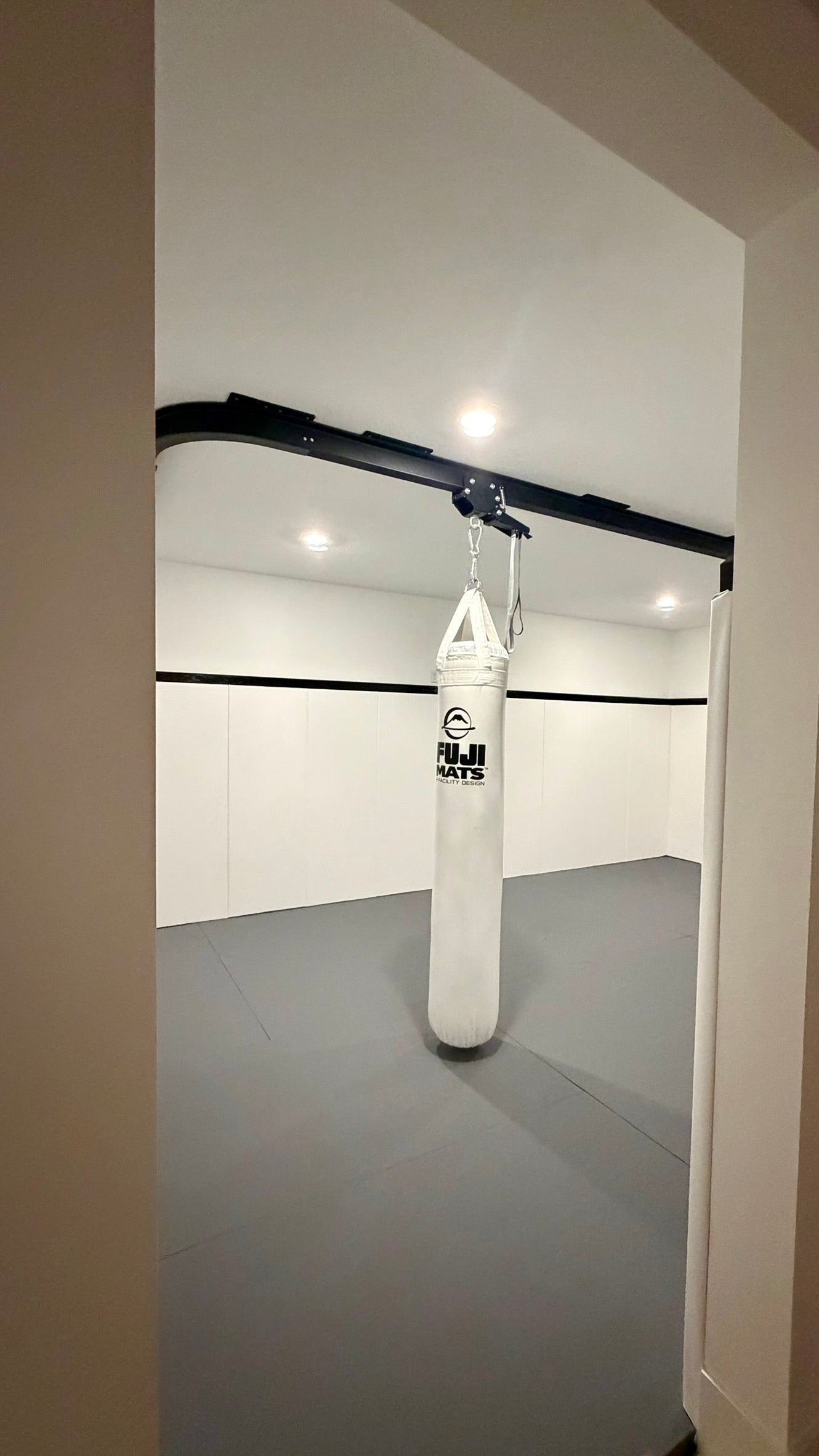 Trolley Bag Rack: Ceiling Mount