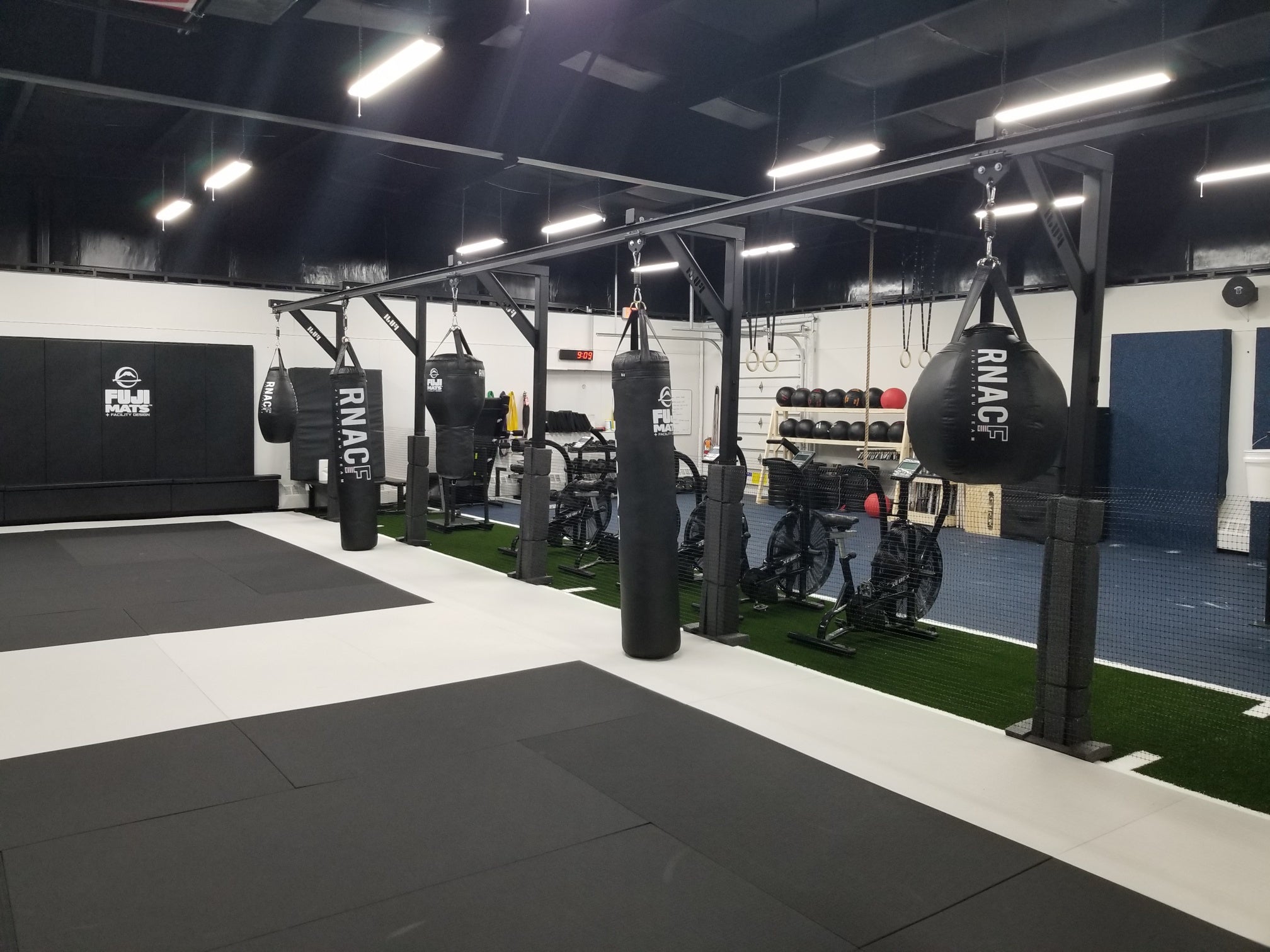 Trolley Bag Rack: Floor Mount