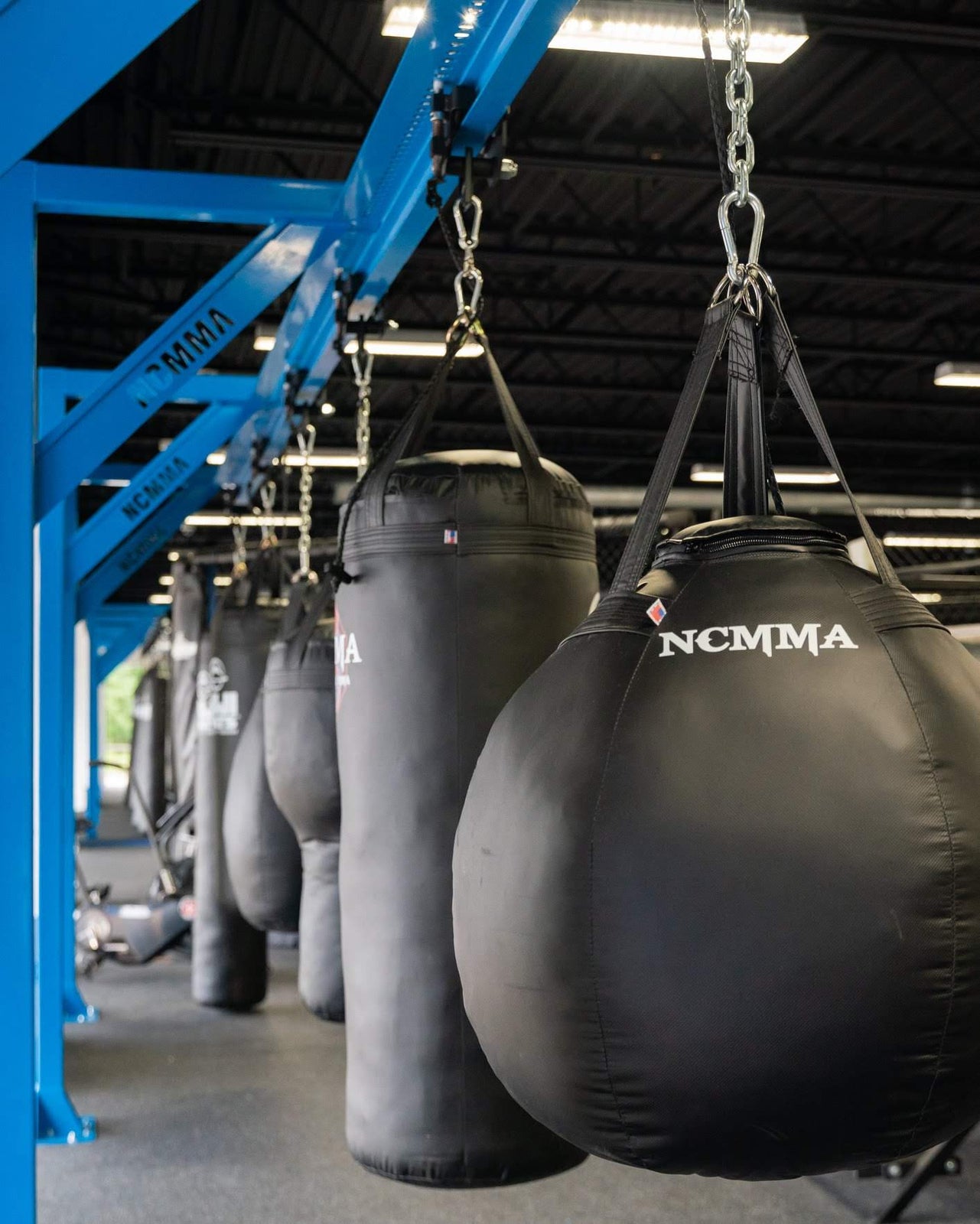 Punching Bag Workout to Build Stronger Arms & Core In A Fun Way – DMoose